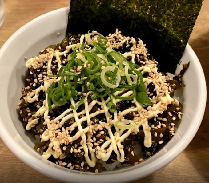 ラーメン カナデヤのタカナ丼です。