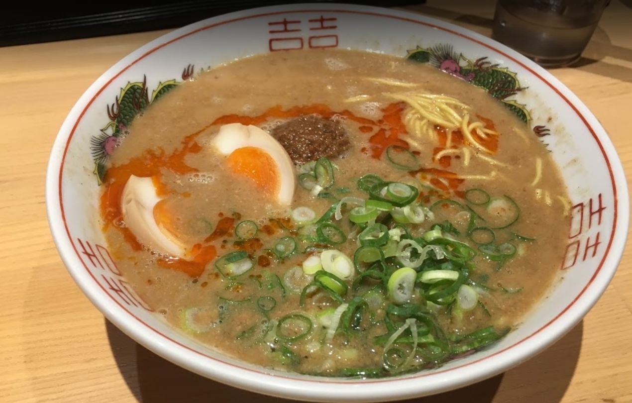 博多拉坦麺まるたんのとんこつラーメンです。