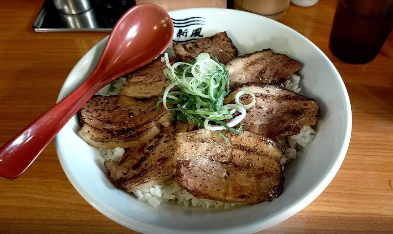 博多新風 高宮本店のチャーシュー丼です。