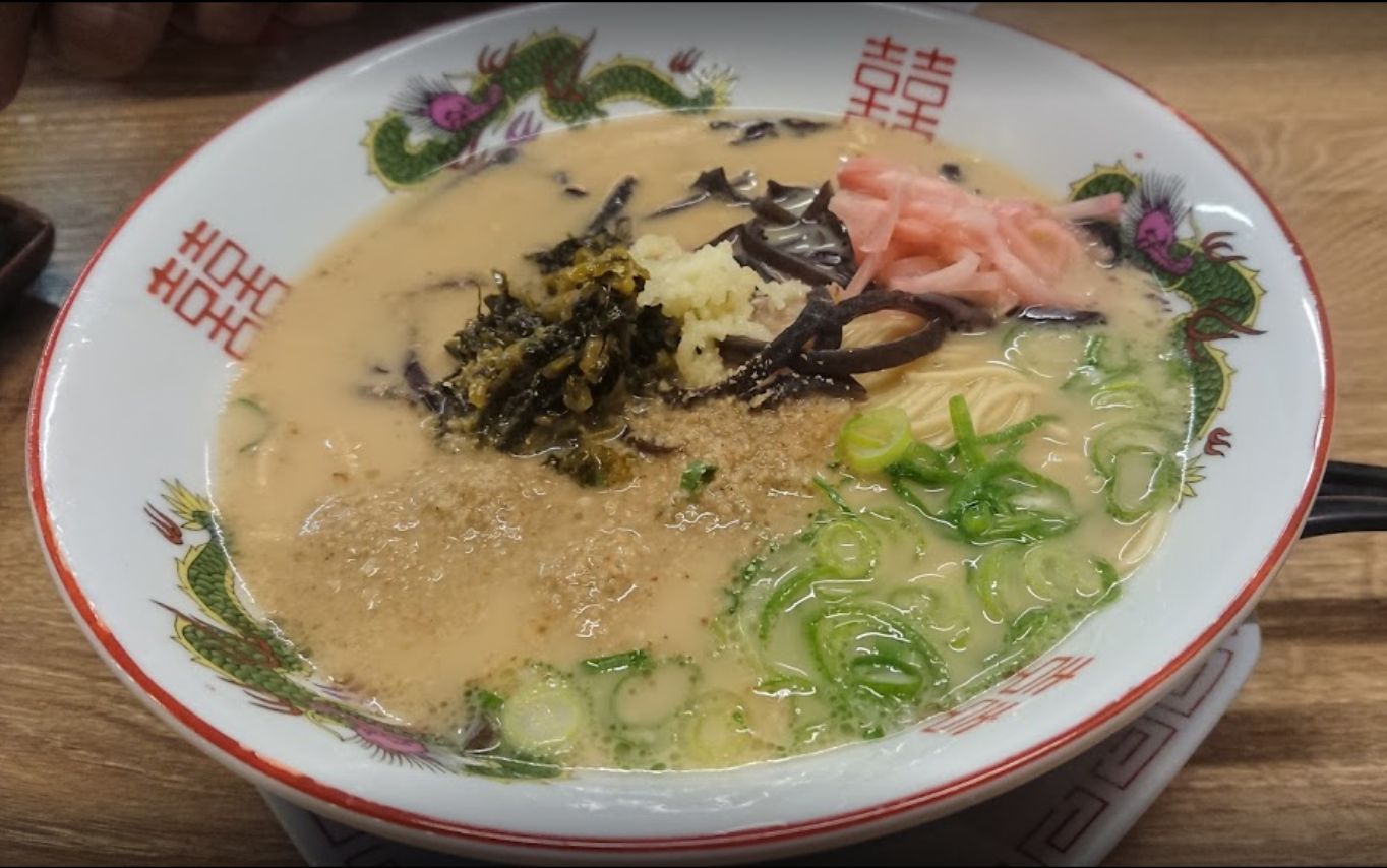 博多金龍 長住店のとんこつラーメンです。