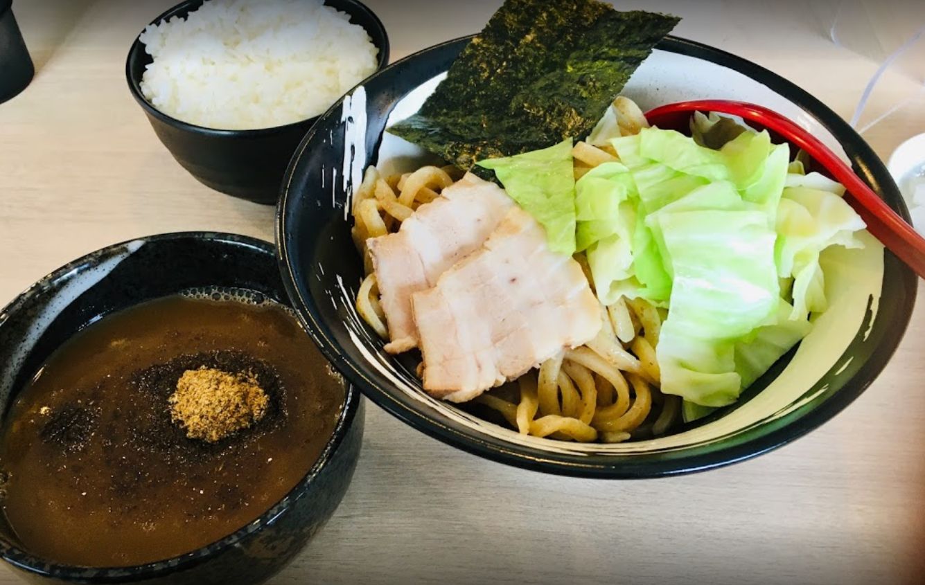 藤やのつけ麺とご飯です。