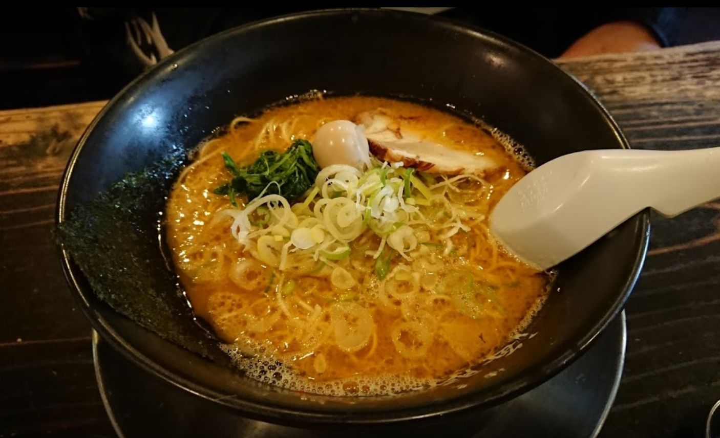 海豚や 大橋店のとんこつラーメンです。