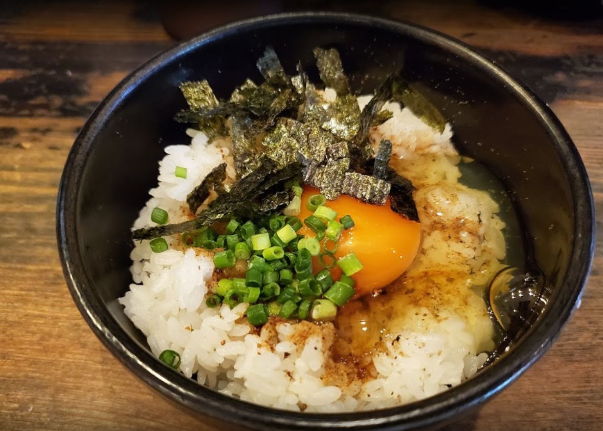 海豚や 大橋店の玉子かけご飯です。