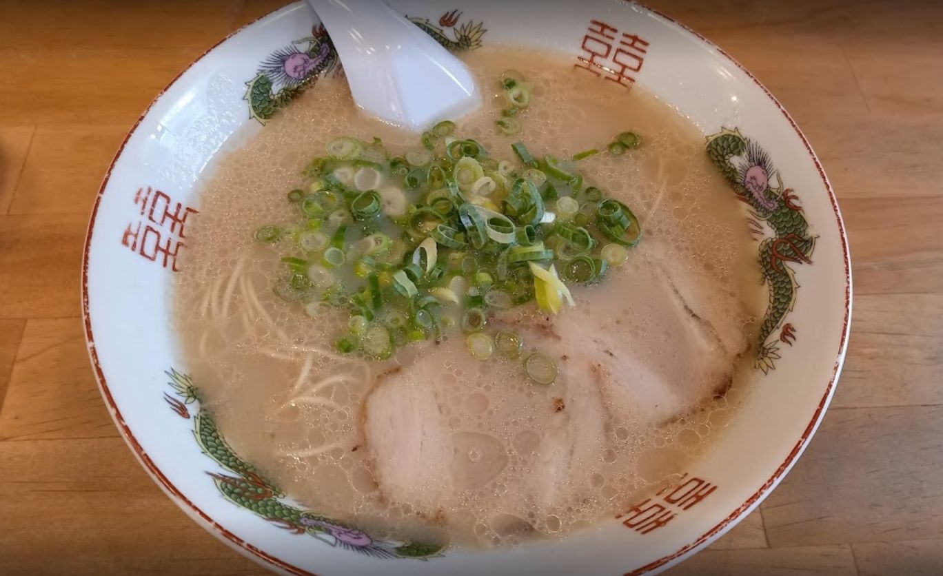 博多玉のとんこつラーメンです。