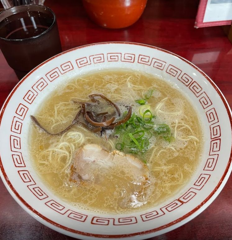 福芳亭  高宮店のとんこつラーメンです。