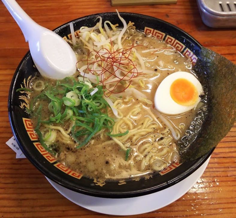 博多三氣 野間店の焦がし味噌ラーメンです。