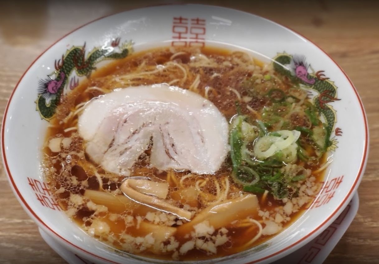 博多金龍 長住店のしょうゆラーメンです。