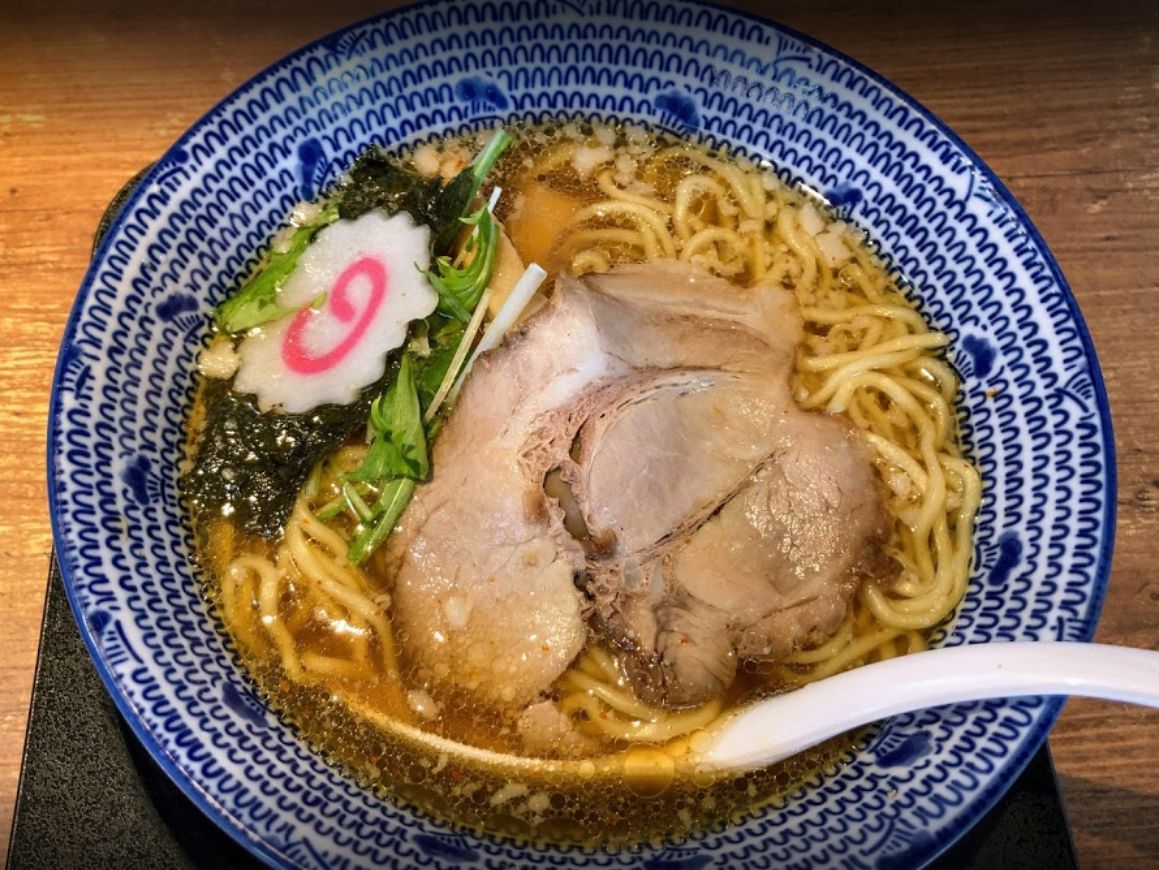 中華そば郷家  寺塚本店のしょうゆラーメンです。