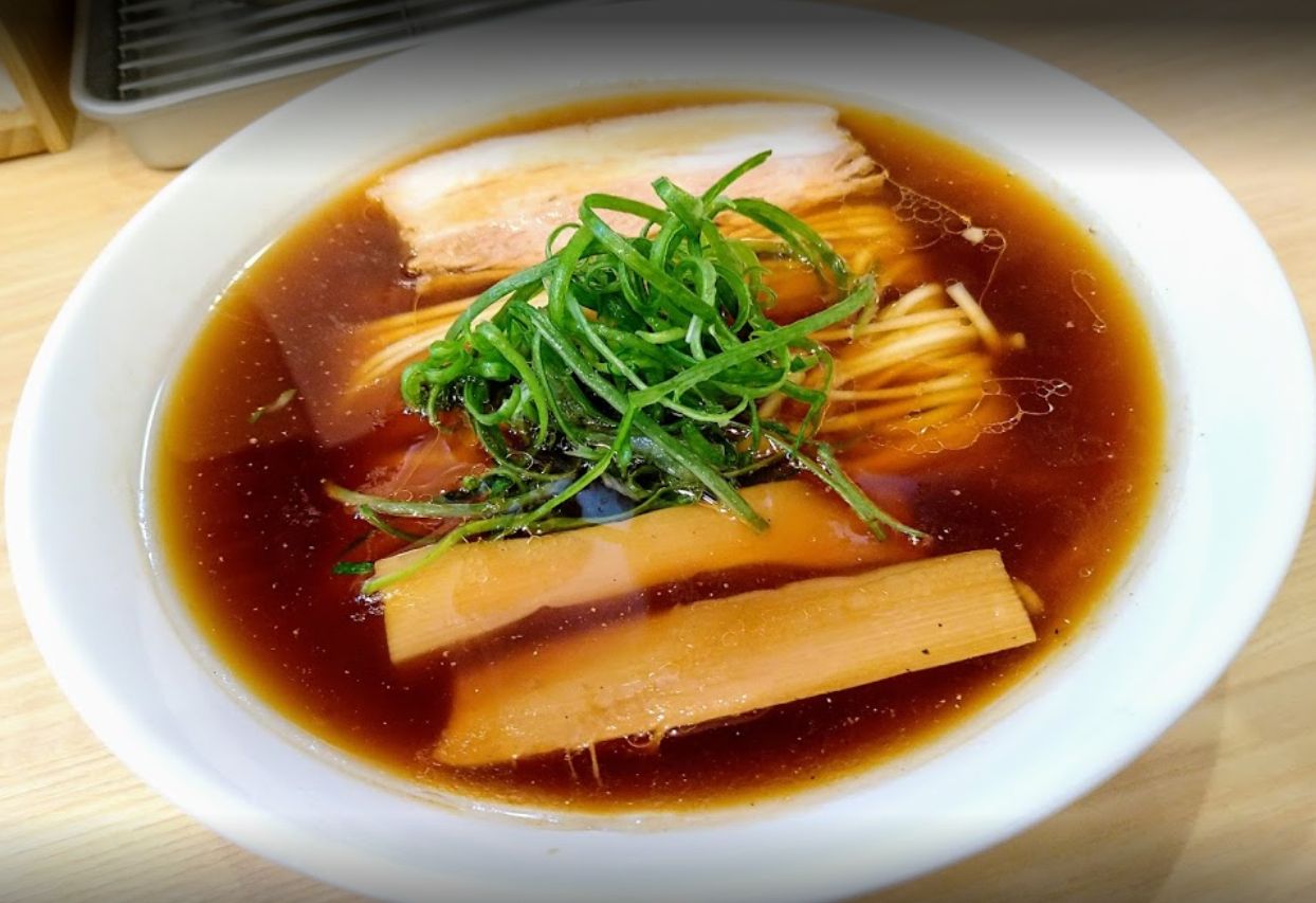 らぁ麺 麦造のしょうゆラーメンです。