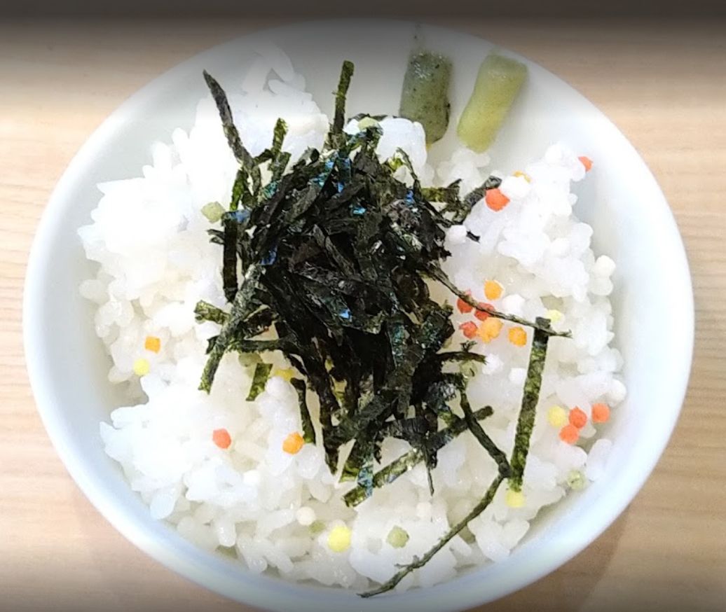 らぁ麺 麦造のご飯です。