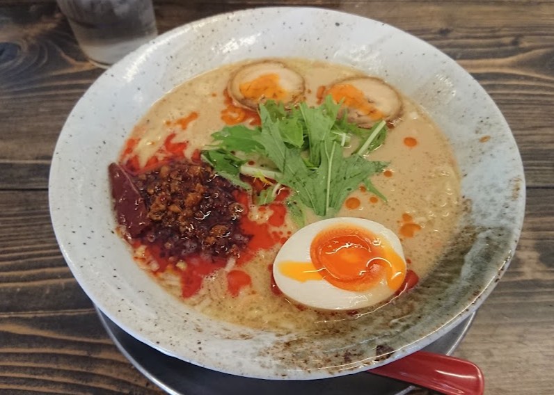 博多商店の担々麺です。