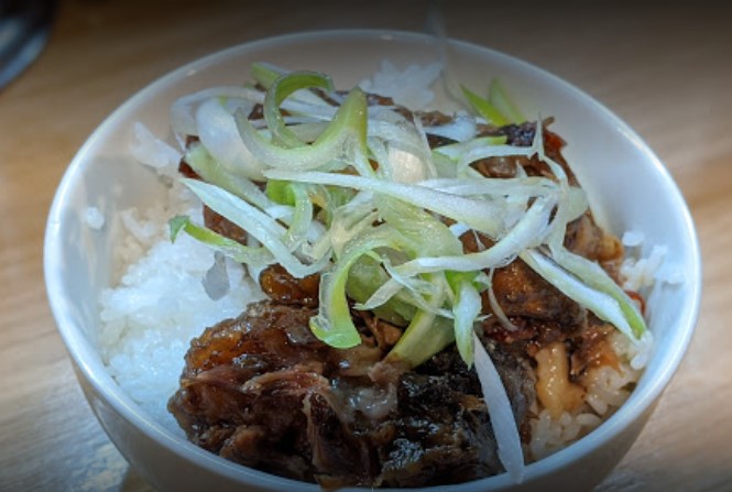 ラーメン屋 游のミニソーキ丼です。