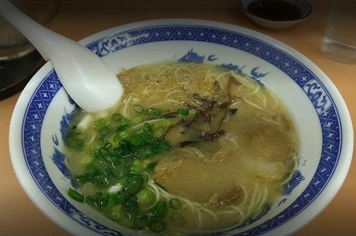 ばんすい軒のとんこつラーメンです。