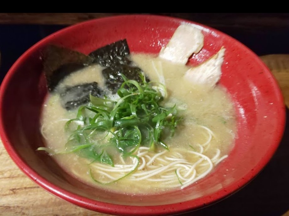 元祖長寿ラーメンのとんこつラーメンです。