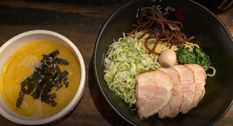 海豚や 大橋店のつけ麺です。