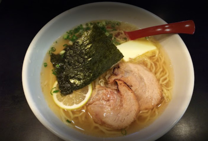 博多らあめん てんのしおラーメンです。